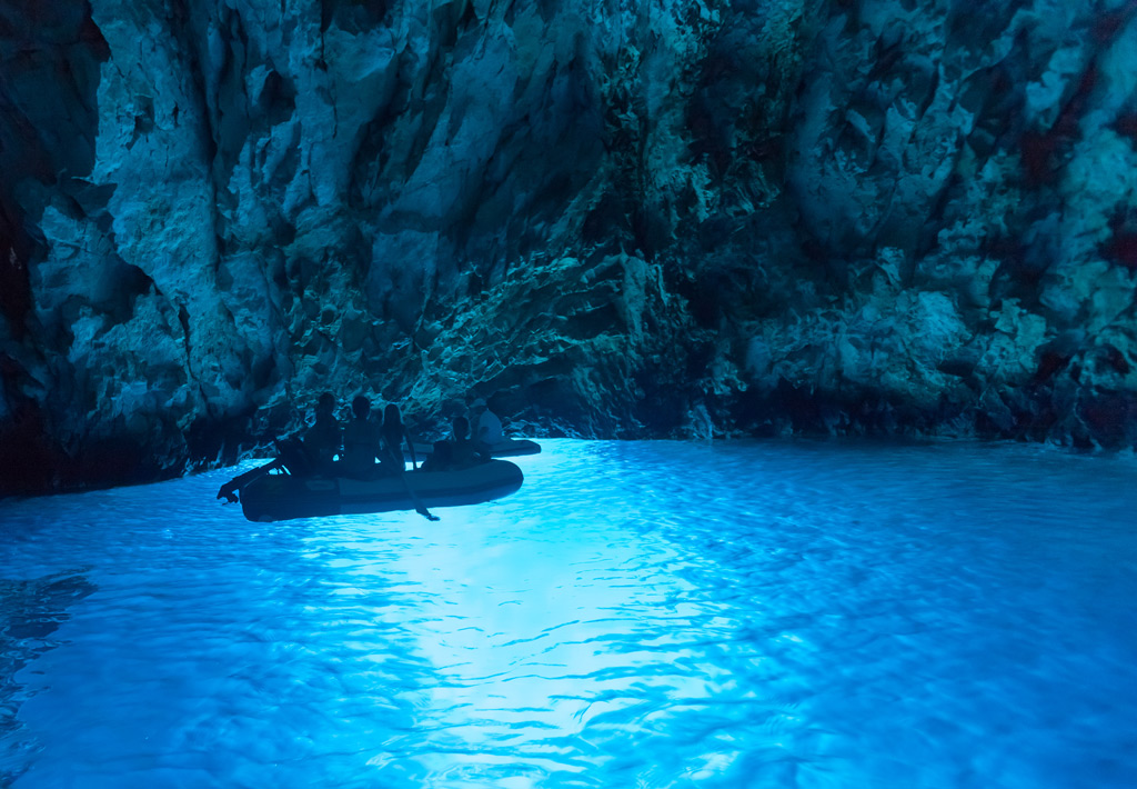 Фото: Голубая пещера о. Вис