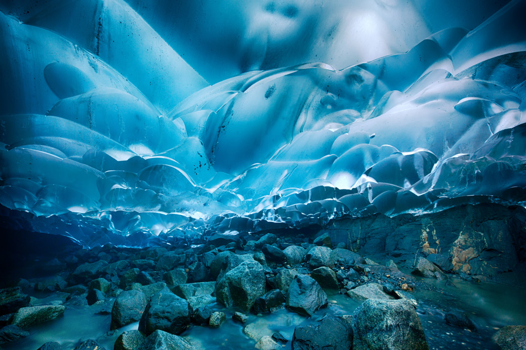 Фото: Ледяные пещеры Мендехолл, Аляска, США