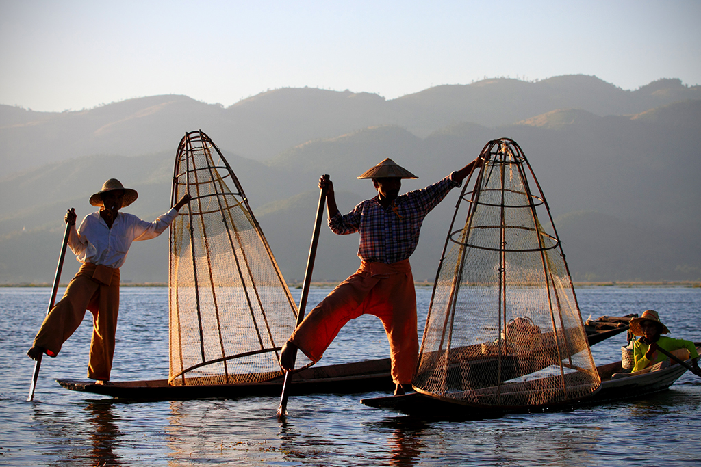 Фото: Рыбаки на инле озера шань