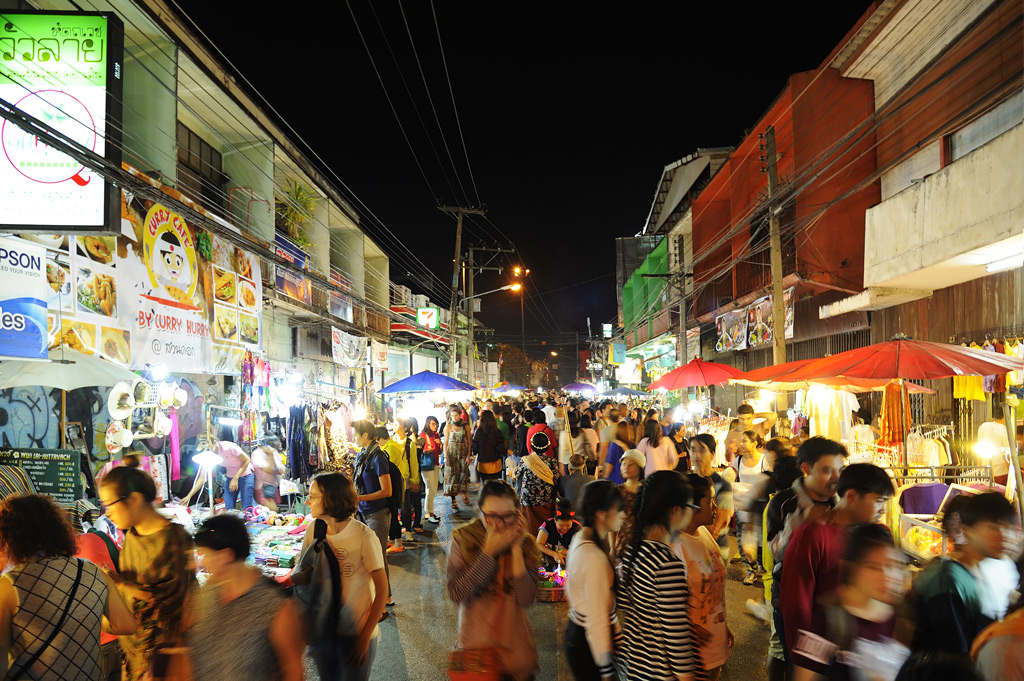 Фото: Ночной рынок Чалат Варорот
