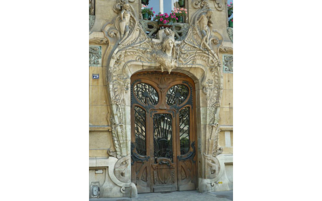 Фото: Шедевр в стиле ар-нуво работы архитектора Жюля Лавиро, Париж