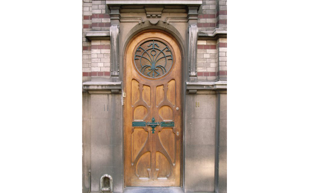 Фото: Дверь в стиле ар-нуво