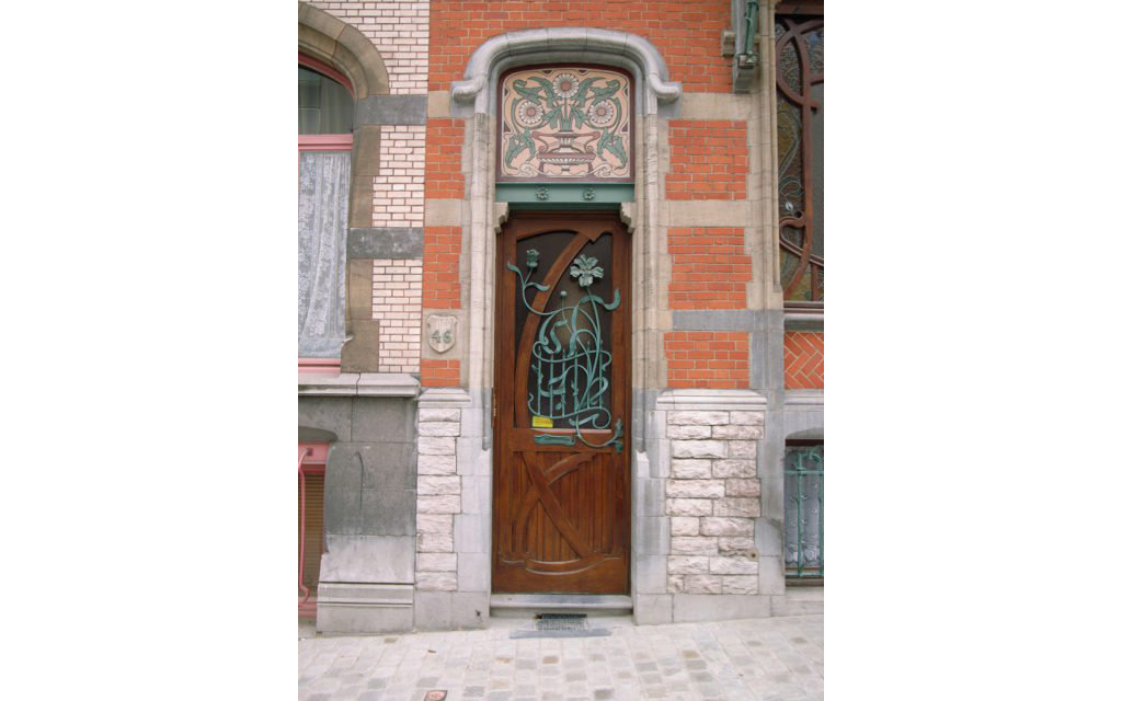 Фото: Дверь в Брюсселе, работы Эрнеста Блеро