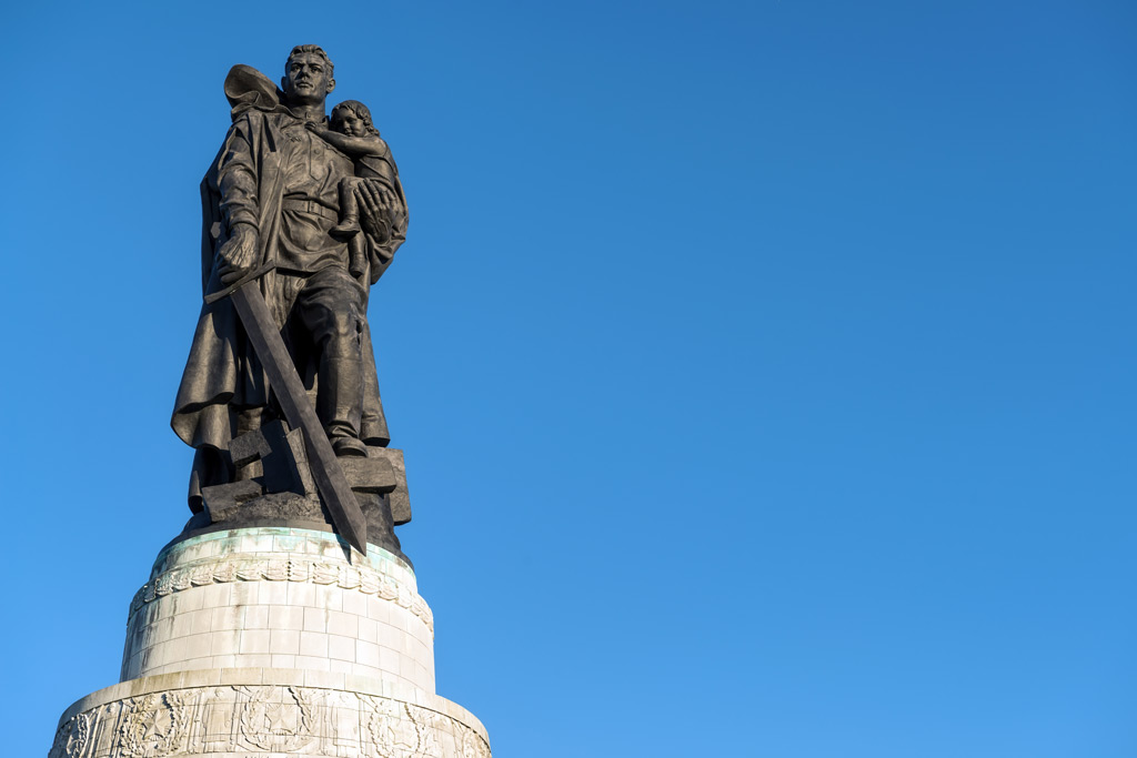 Фото: “Воин-освободитель” — монумент
