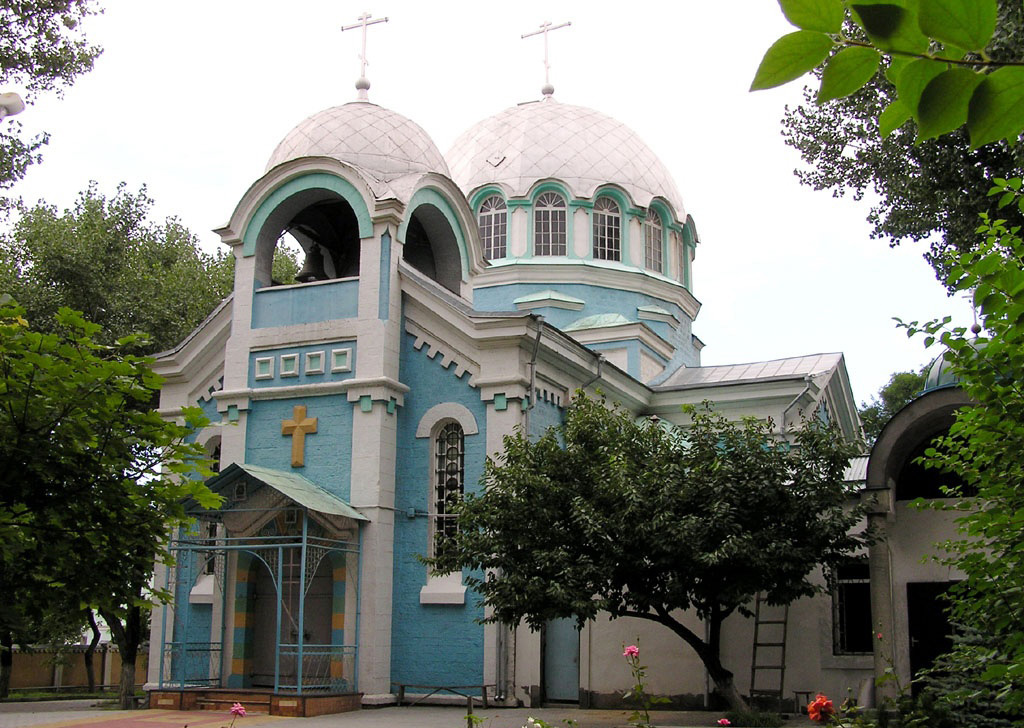 Фото: Махачкалинский православный Успенский собор