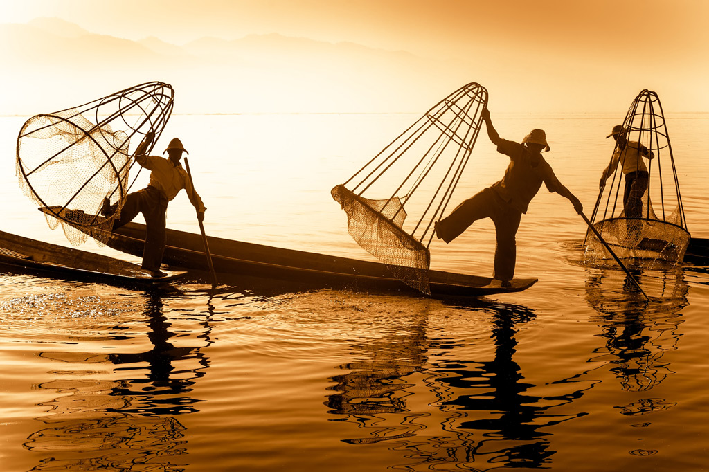 Фото: Рыбаки в традиционных лодках