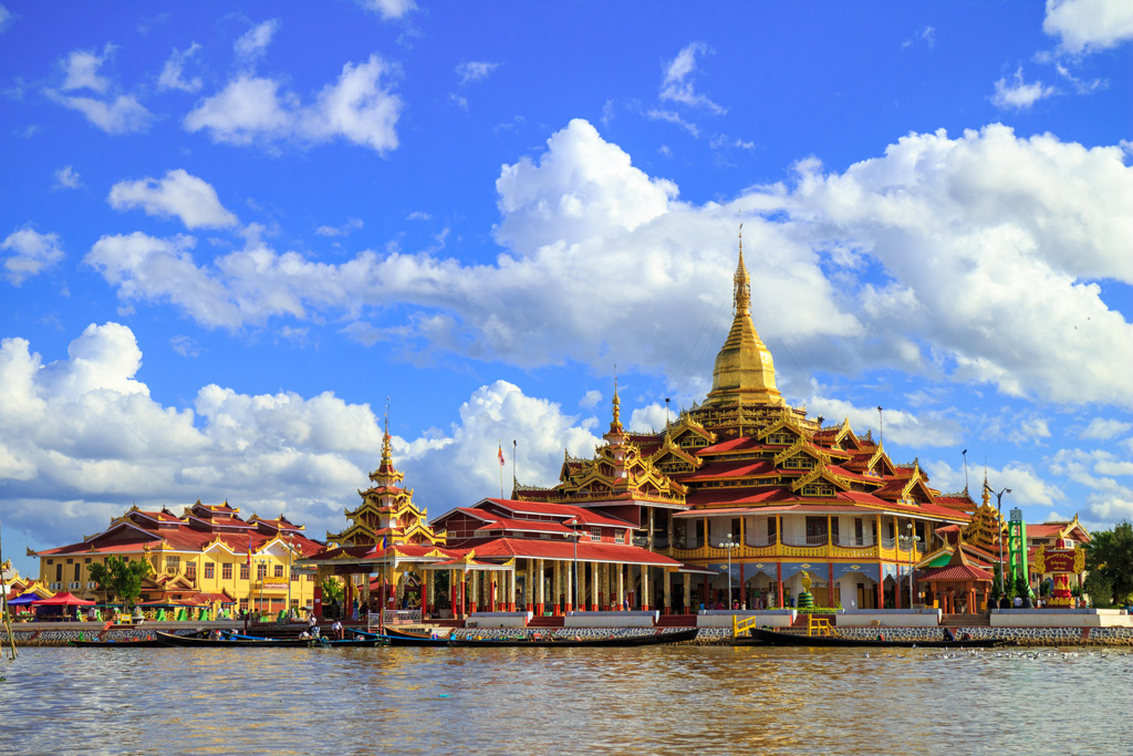 Фото: Самый большой храм на озере, Пхаунг До У Куанг