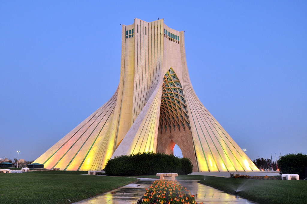 Фото: Башня Азади