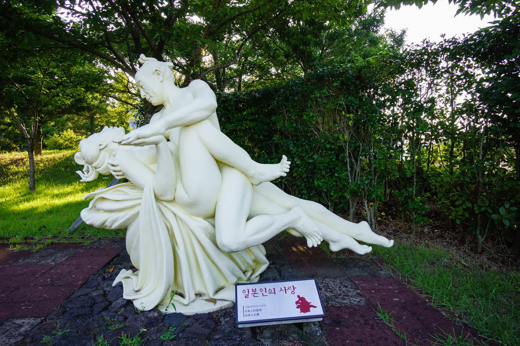 https://www.onetwotrip.com/ru/blog/static/images/land-of-love-south-koreas-park-with-erotic-sculptures/sculpture-14.jpg