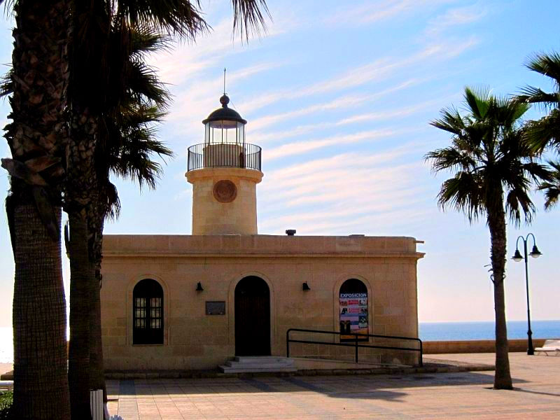 Фото: Маяк Faro de Roquetas de Mar