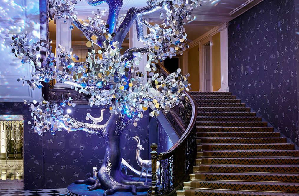 Фото: Рождественское оформление в Claridge's Hotel