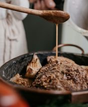 Гастрономическая экспедиция по России: 6 редких старинных блюд и где их попробовать сегодня