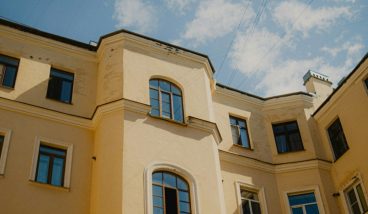 Куда сходить в Питере в октябре: 12 крытых креативных пространств, секретные дворы и парки